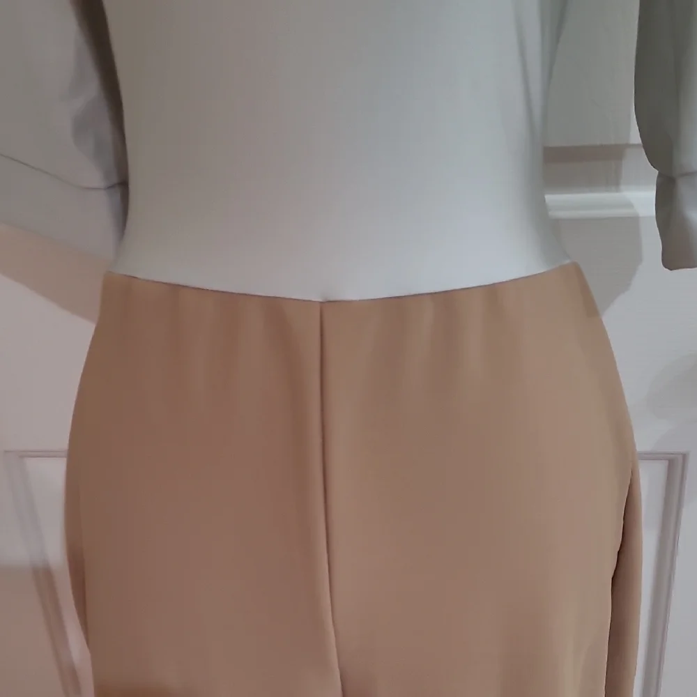 Awish Come True Two-Tone Women’s Jumpsuit in Light Gray and Tan - Picture 4 of 11